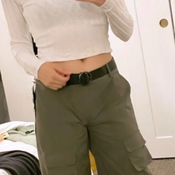 Luxe Vegan leather Circle Buckle Belt - Picture 10 of 12